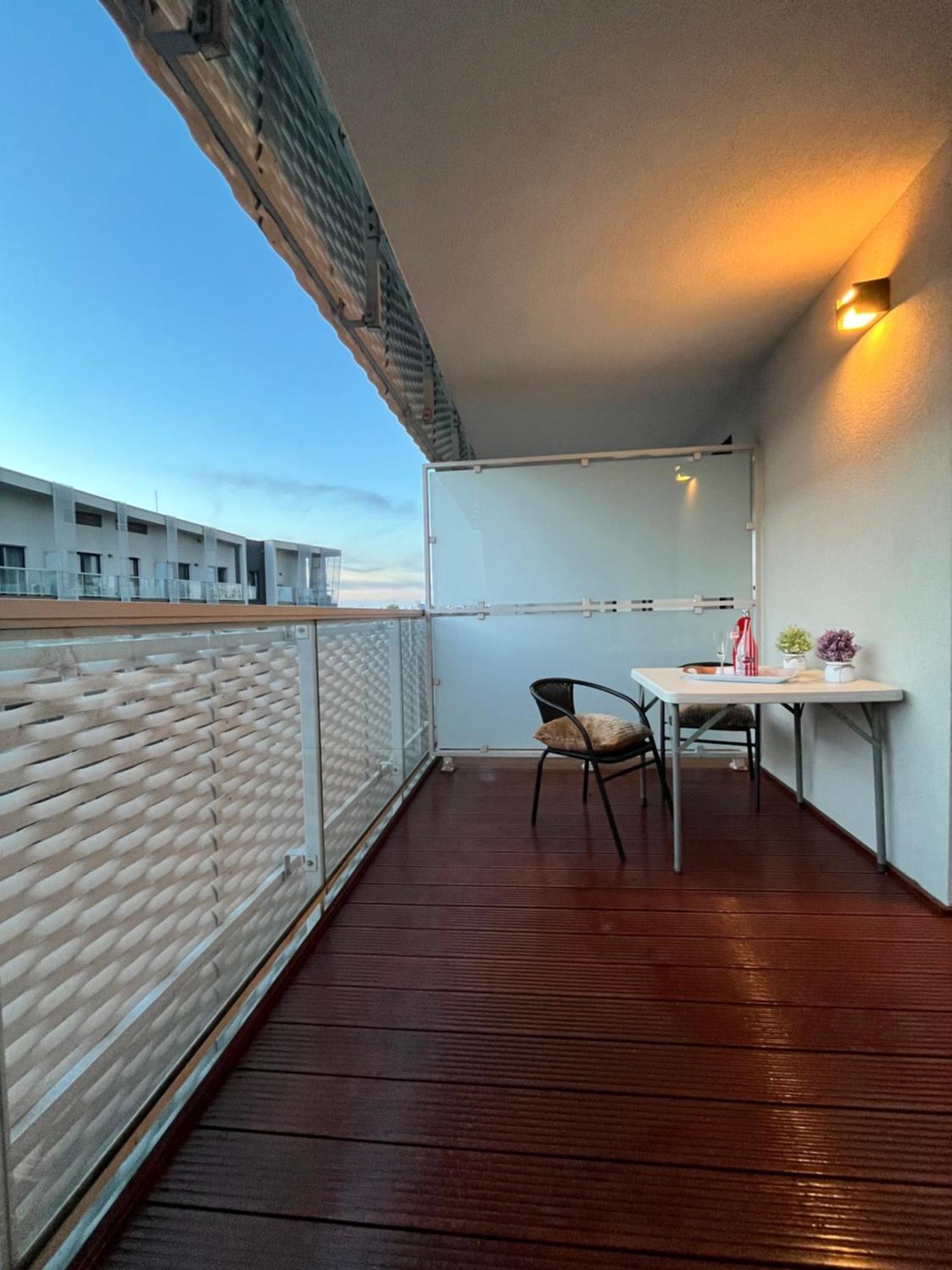 Family House By The River Odra -Panoramic Terrace - 3Room Apartment With 2 Separate Bedrooms And 2 Balconies By Wroapart-Pl- Perfect For Family & Business Stays Wrocław Buitenkant foto